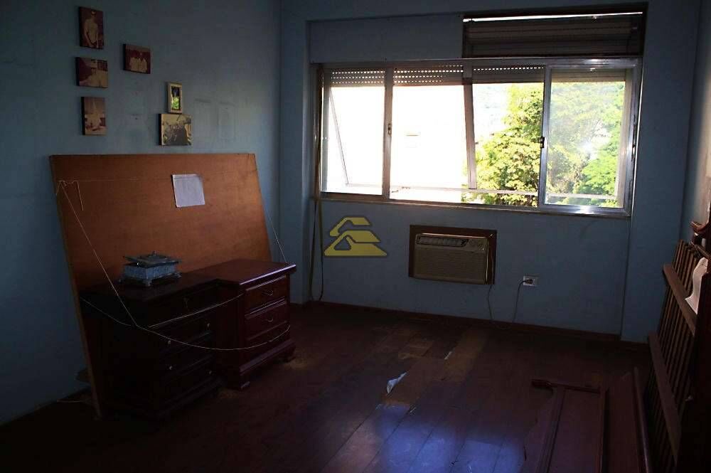 Apartamento à venda com 3 quartos, 233m² - Foto 7
