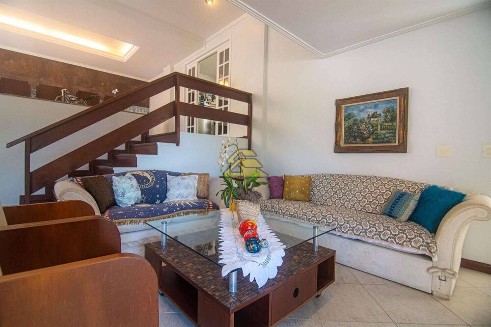 Casa à venda com 4 quartos, 351m² - Foto 2
