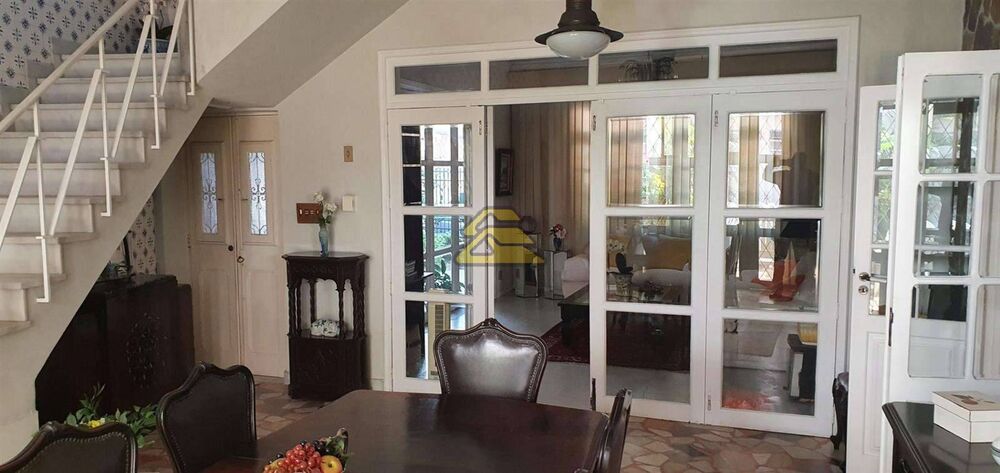 Casa, 3 quartos, 222 m² - Foto 1