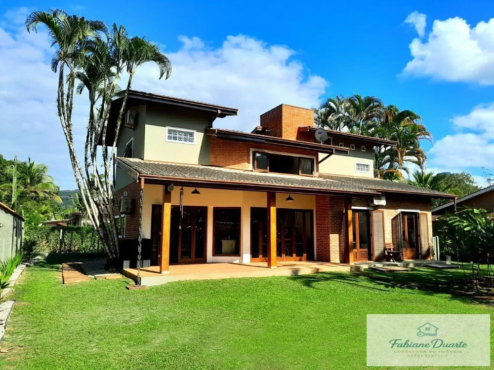 Casa, 5 quartos, 215 m² - Foto 1