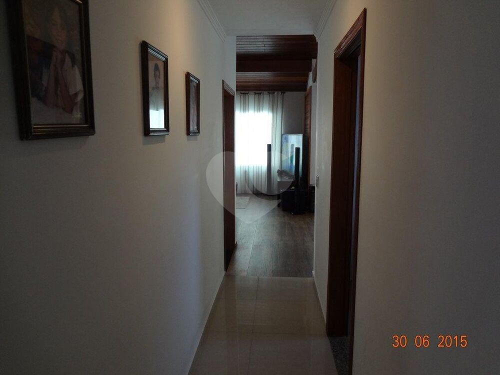 Casa à venda com 3 quartos, 300m² - Foto 8