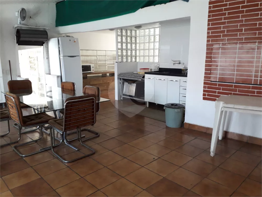 Sobrado à venda com 2 quartos, 300m² - Foto 4