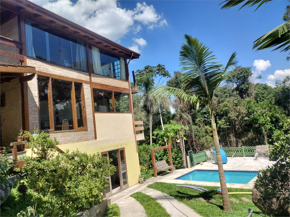 Casa de Condomínio à venda com 4 quartos, 290m² - Foto 1