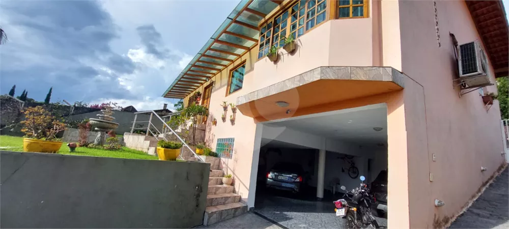 Casa de Condomínio à venda com 3 quartos, 320m² - Foto 4