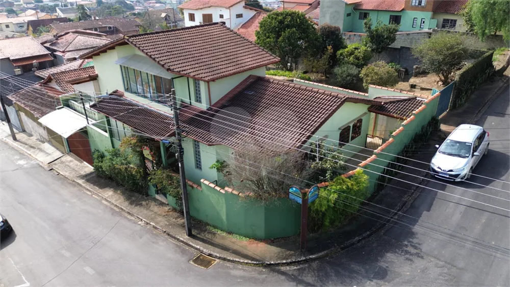 Casa à venda com 3 quartos, 240m² - Foto 4