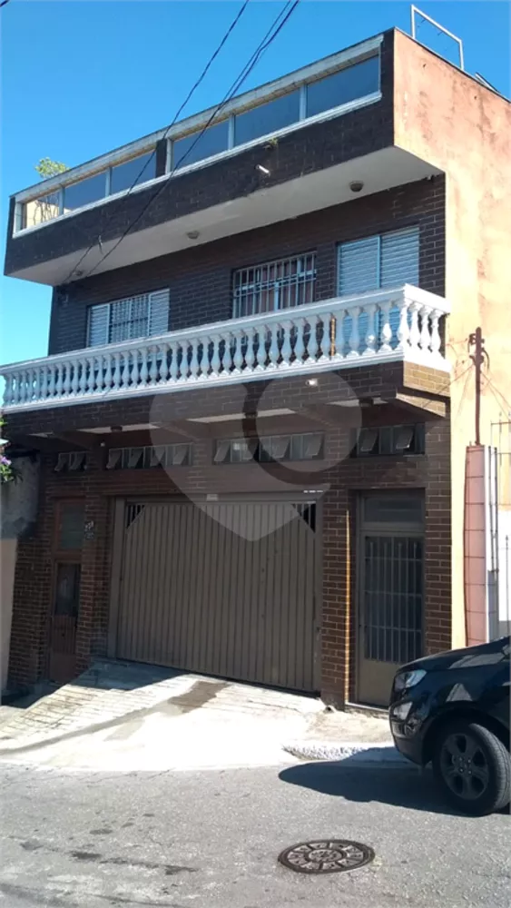 Sobrado à venda com 5 quartos, 200m² - Foto 1