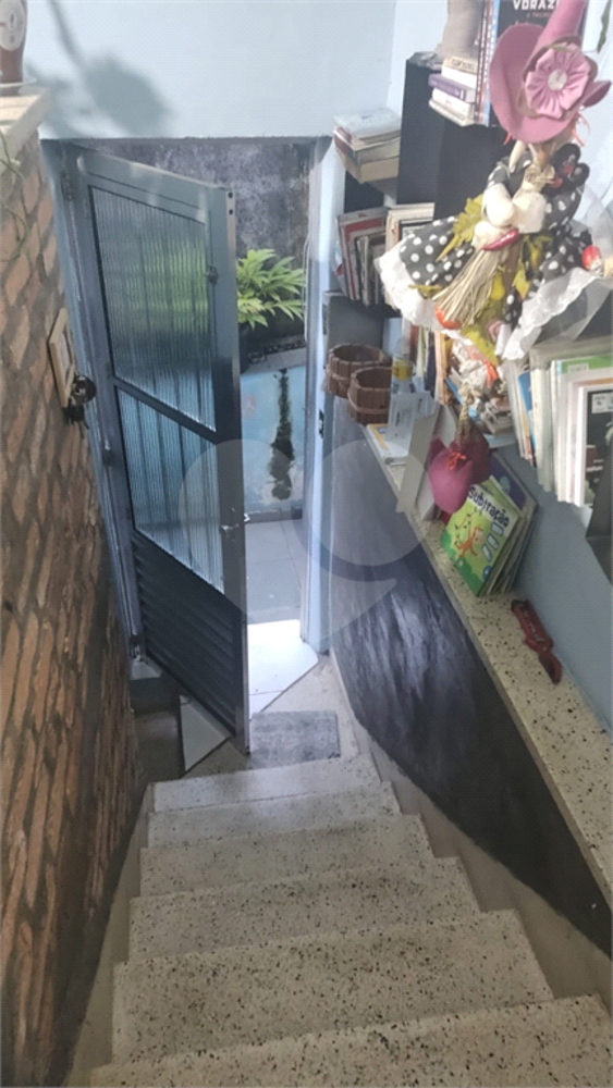 Casa à venda com 8 quartos, 80m² - Foto 4