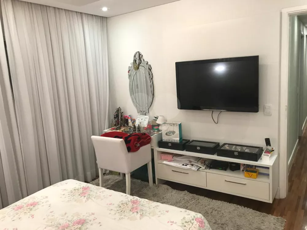 Apartamento à venda com 3 quartos, 234m² - Foto 2