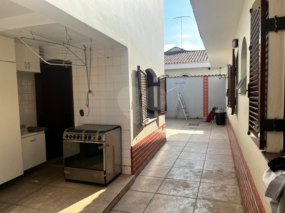 Casa à venda com 3 quartos, 222m² - Foto 4