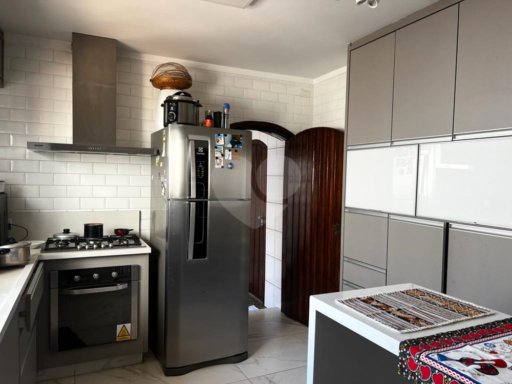 Casa à venda com 3 quartos, 222m² - Foto 3