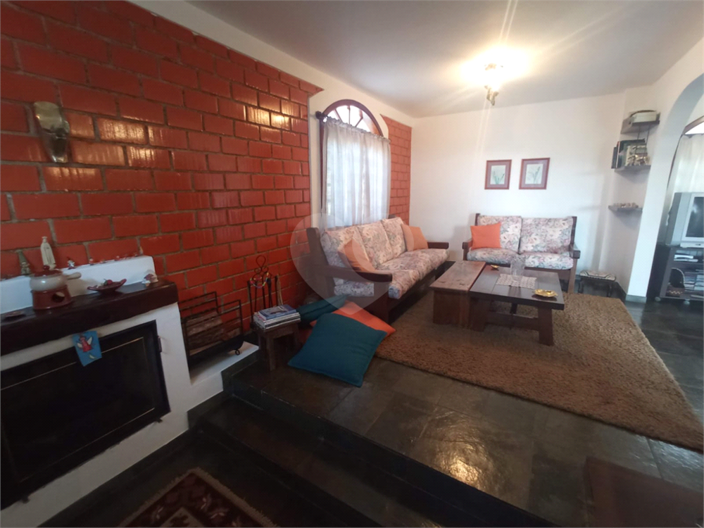Casa de Condomínio à venda com 4 quartos, 207m² - Foto 1