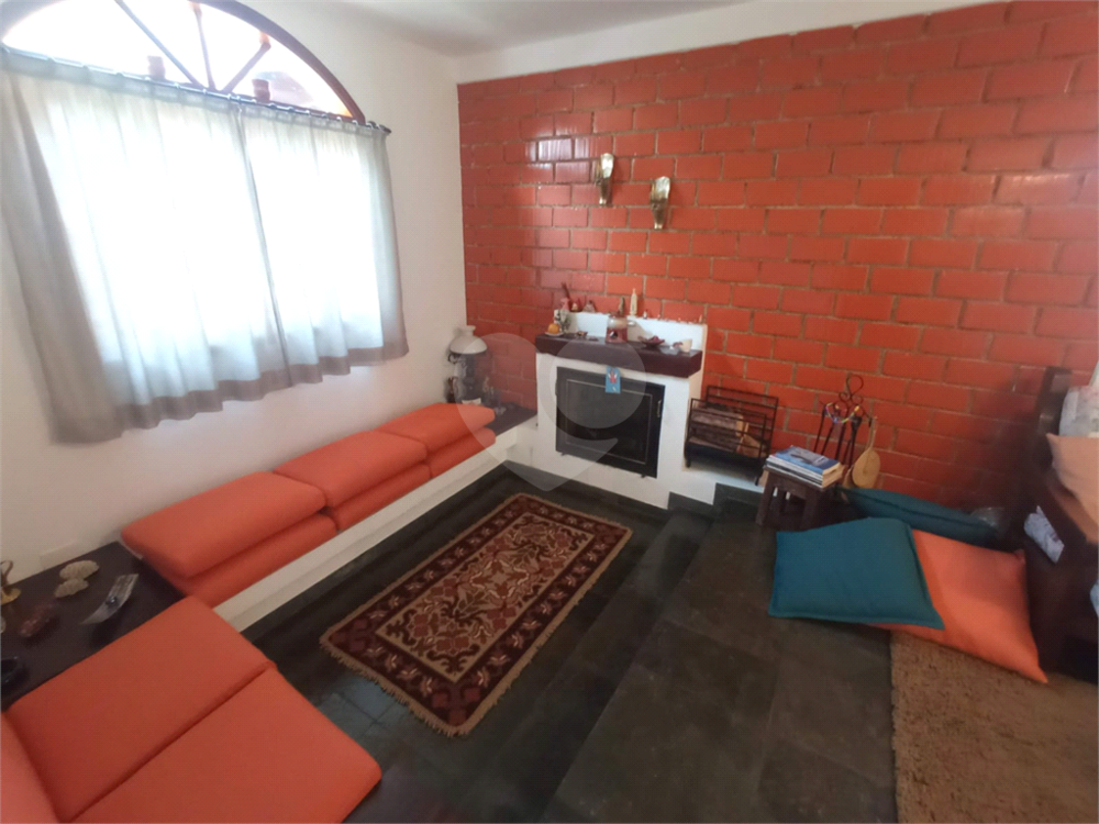 Casa de Condomínio à venda com 4 quartos, 207m² - Foto 2