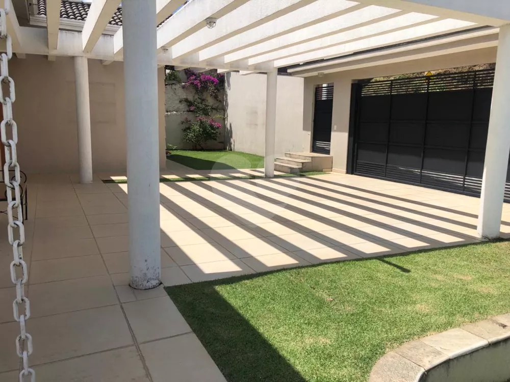 Casa à venda com 3 quartos, 253m² - Foto 1