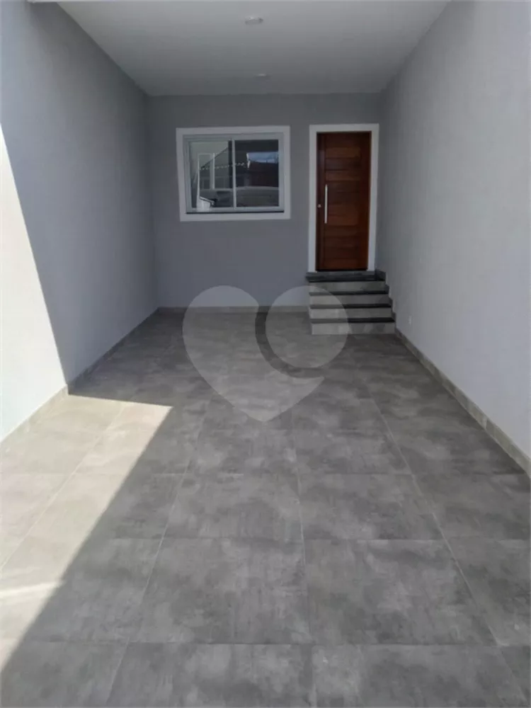 Casa à venda com 3 quartos, 100m² - Foto 2