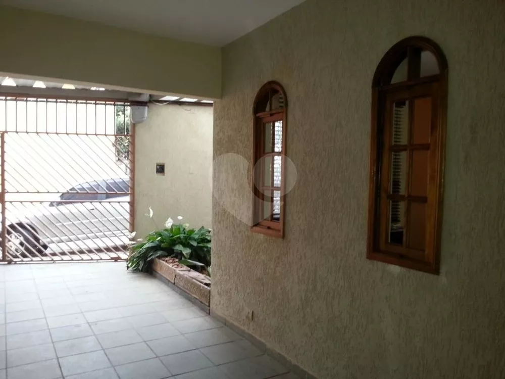 Sobrado à venda com 3 quartos, 200m² - Foto 1