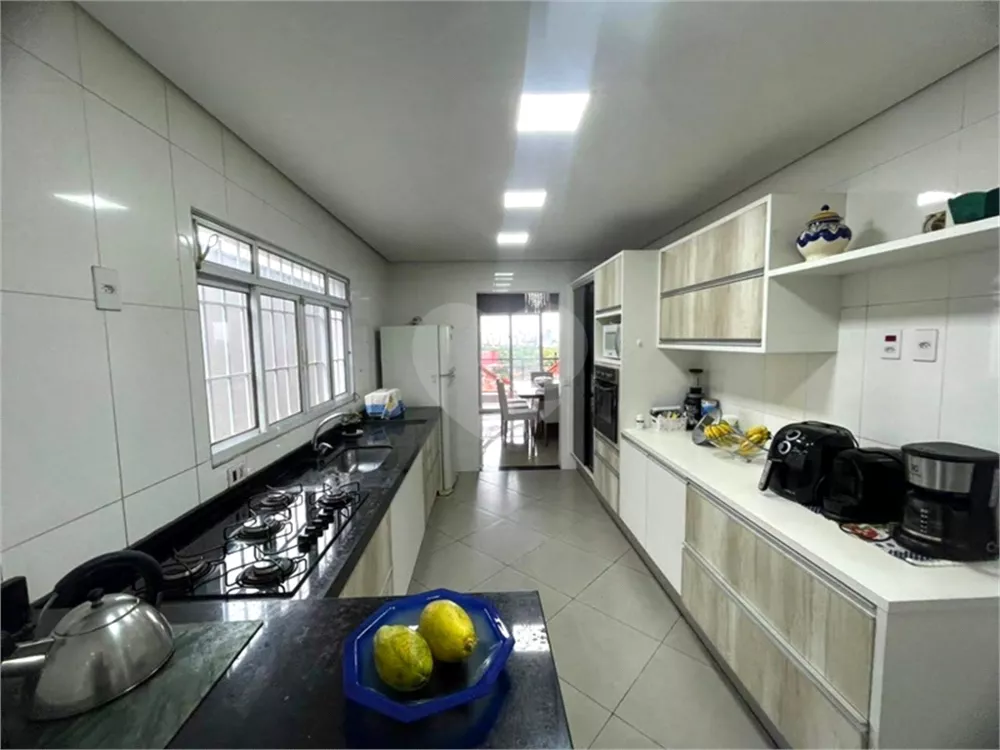 Sobrado à venda com 4 quartos, 388m² - Foto 8