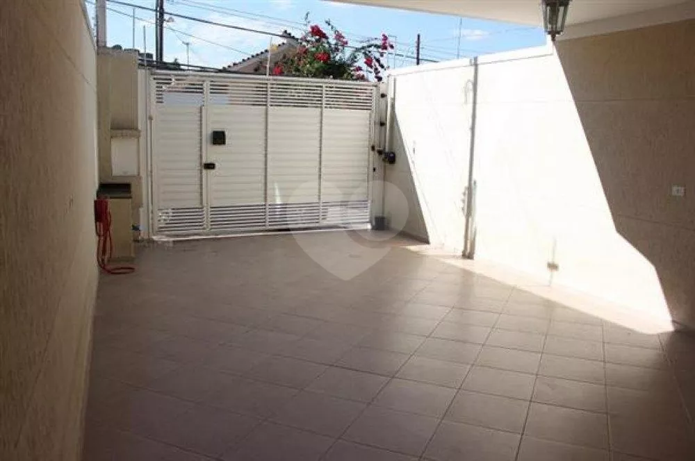 Sobrado à venda com 3 quartos, 200m² - Foto 1