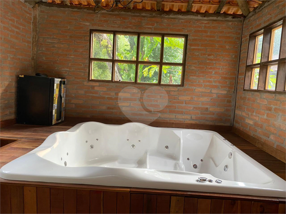 Chácara à venda com 3 quartos, 300m² - Foto 3