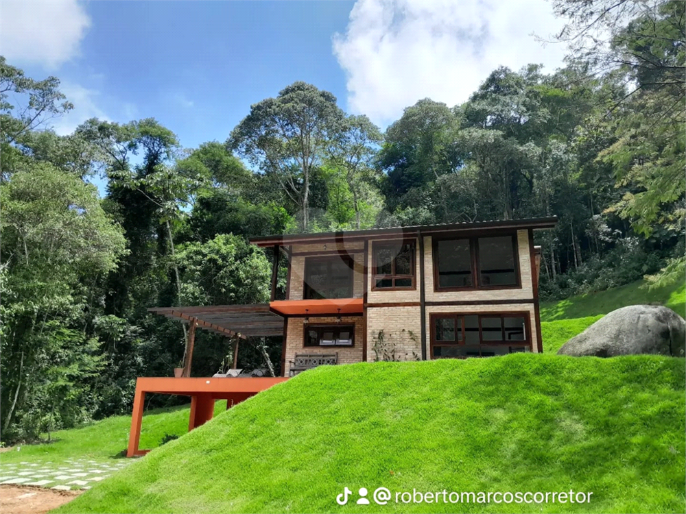 Casa de Condomínio à venda com 3 quartos, 200m² - Foto 1