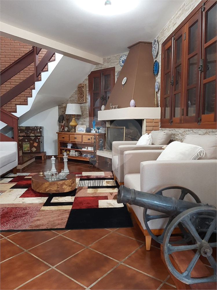 Casa à venda com 4 quartos, 224m² - Foto 2
