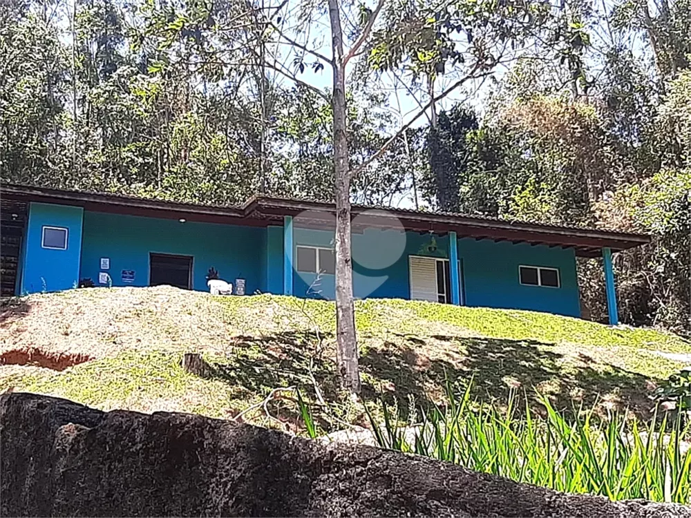 Casa de Condomínio à venda com 4 quartos, 253m² - Foto 1