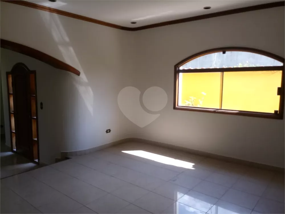 Sobrado à venda com 3 quartos, 190m² - Foto 1