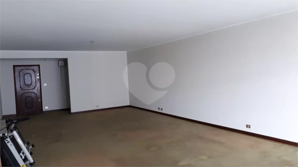 Apartamento à venda com 3 quartos, 202m² - Foto 3