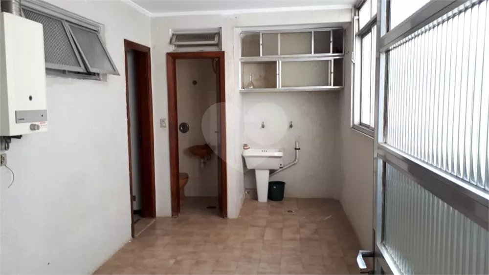 Apartamento à venda com 3 quartos, 202m² - Foto 2