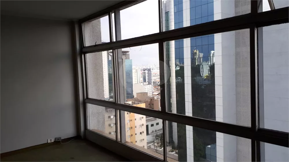 Apartamento à venda com 3 quartos, 202m² - Foto 1