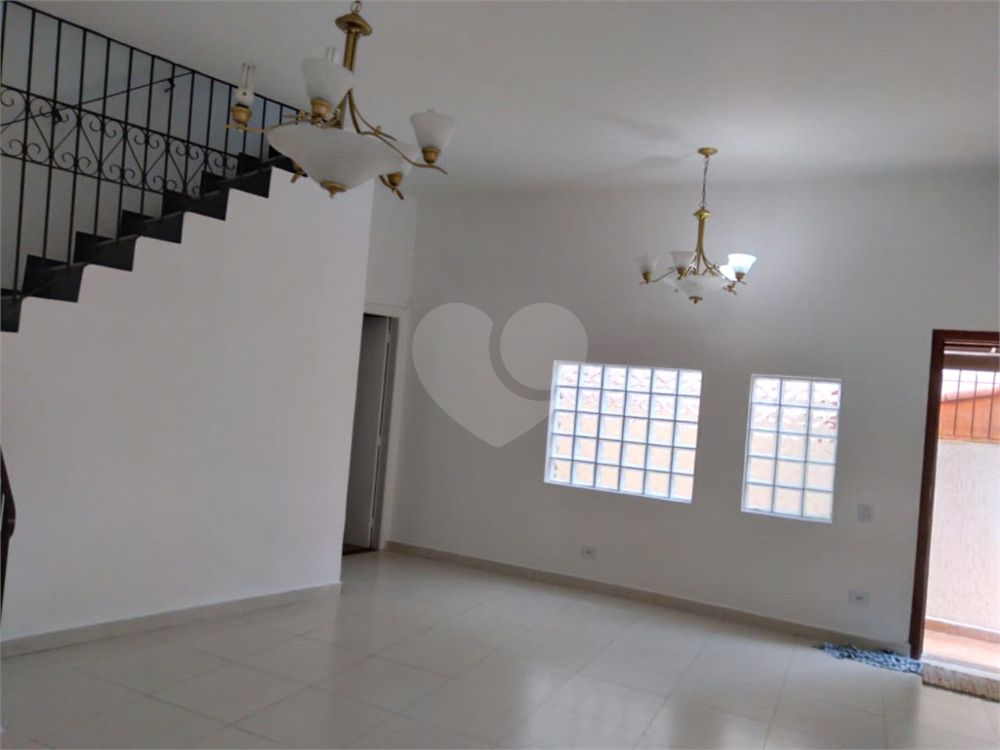 Sobrado, 3 quartos, 200 m² - Foto 1