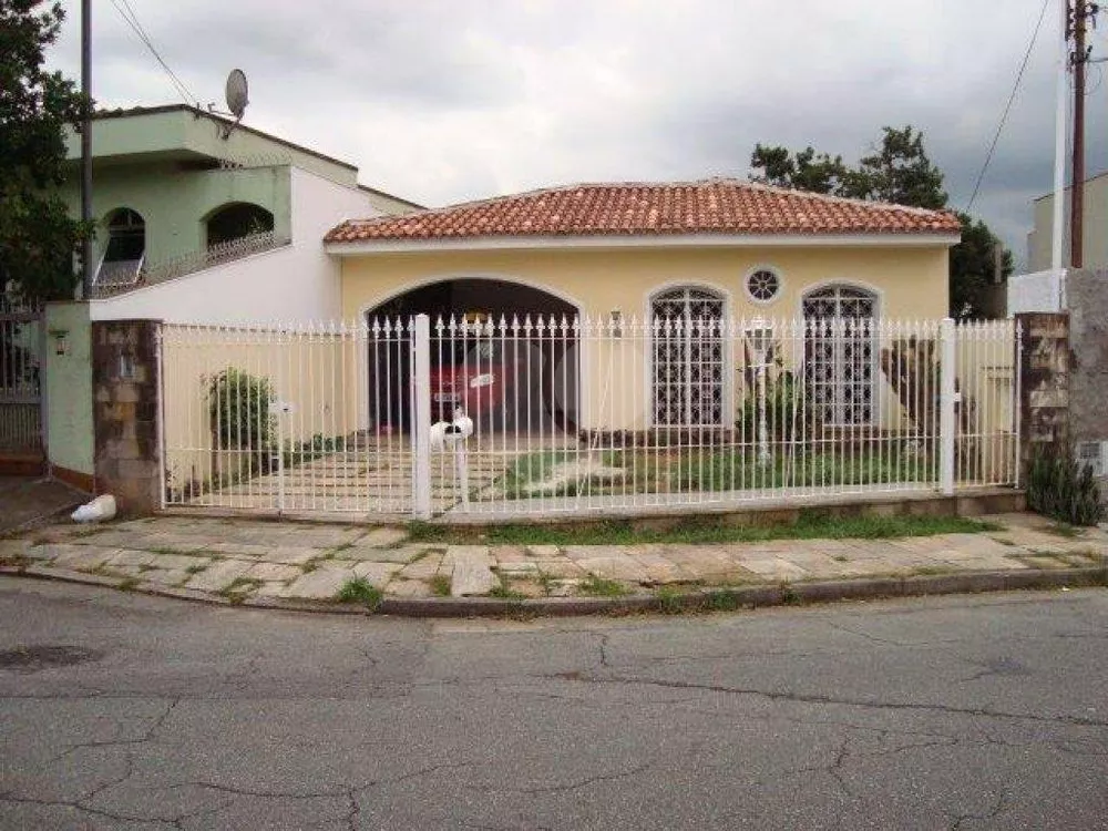 Casa à venda com 3 quartos, 300m² - Foto 1