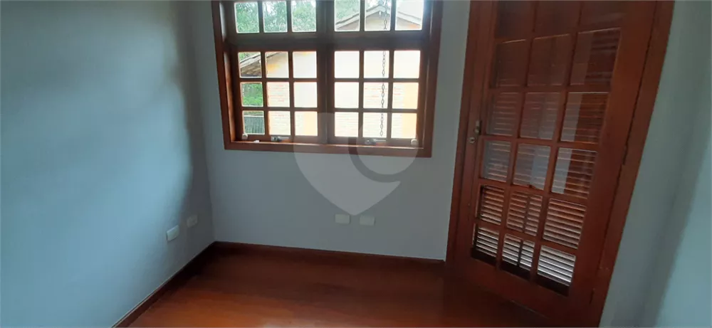 Sobrado à venda com 4 quartos, 330m² - Foto 1