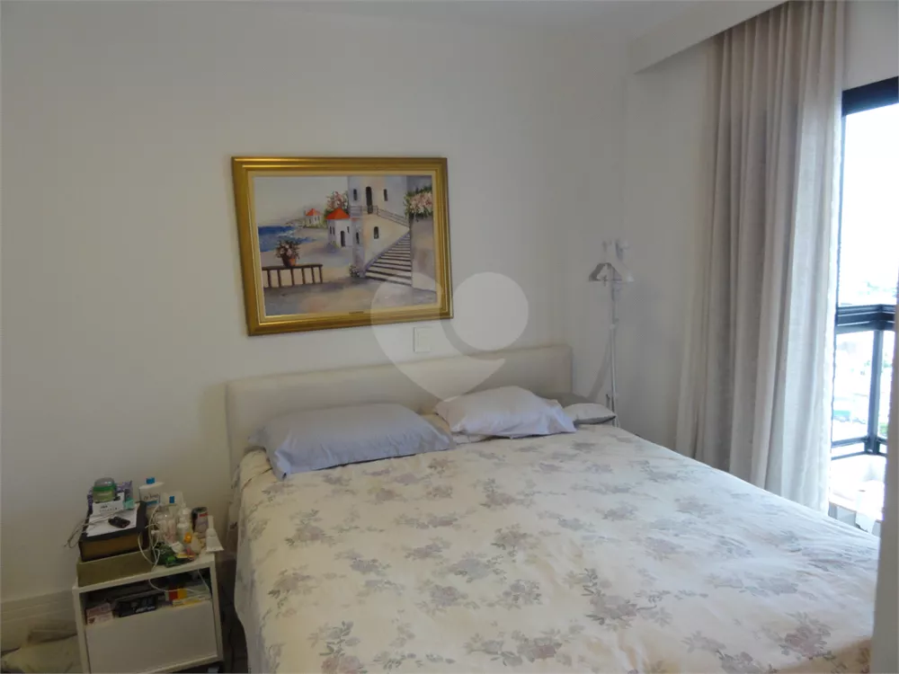 Apartamento à venda com 3 quartos, 200m² - Foto 7