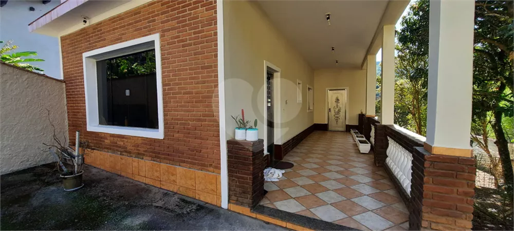 Casa de Condomínio à venda com 3 quartos, 253m² - Foto 4