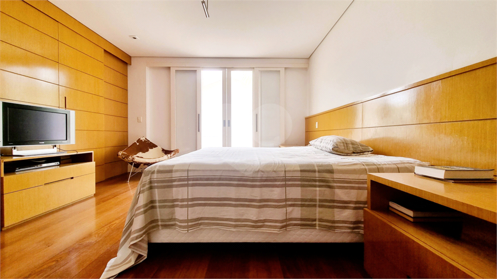 Casa, 5 quartos, 3030 m² - Foto 1