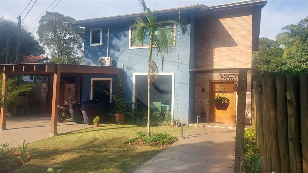 Casa de Condomínio à venda com 3 quartos, 234m² - Foto 2