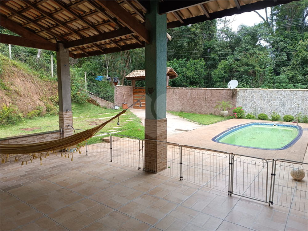 Casa de Condomínio à venda com 3 quartos, 200m² - Foto 1