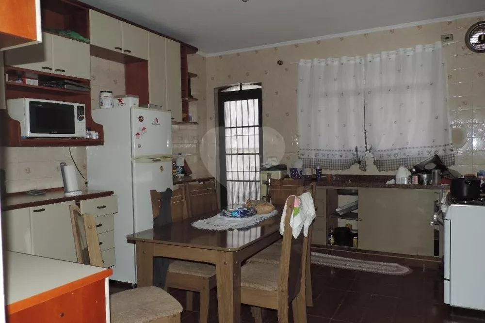 Sobrado à venda com 6 quartos, 300m² - Foto 4