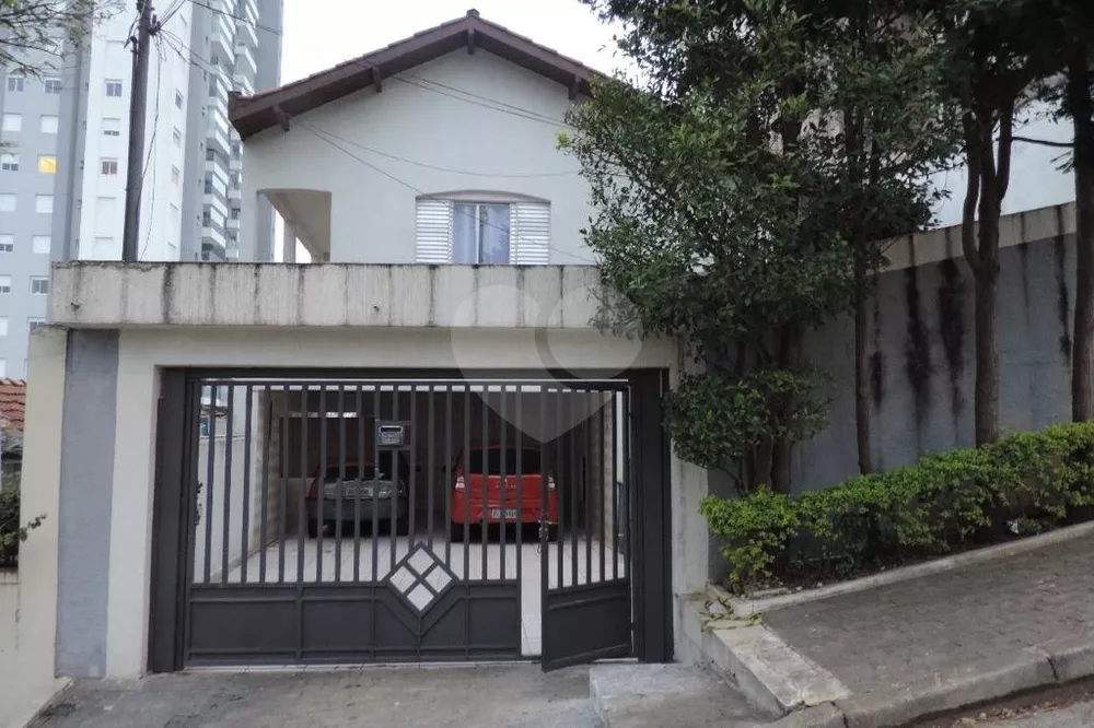 Sobrado à venda com 6 quartos, 300m² - Foto 1