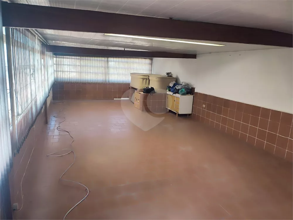 Sobrado à venda com 2 quartos, 320m² - Foto 17