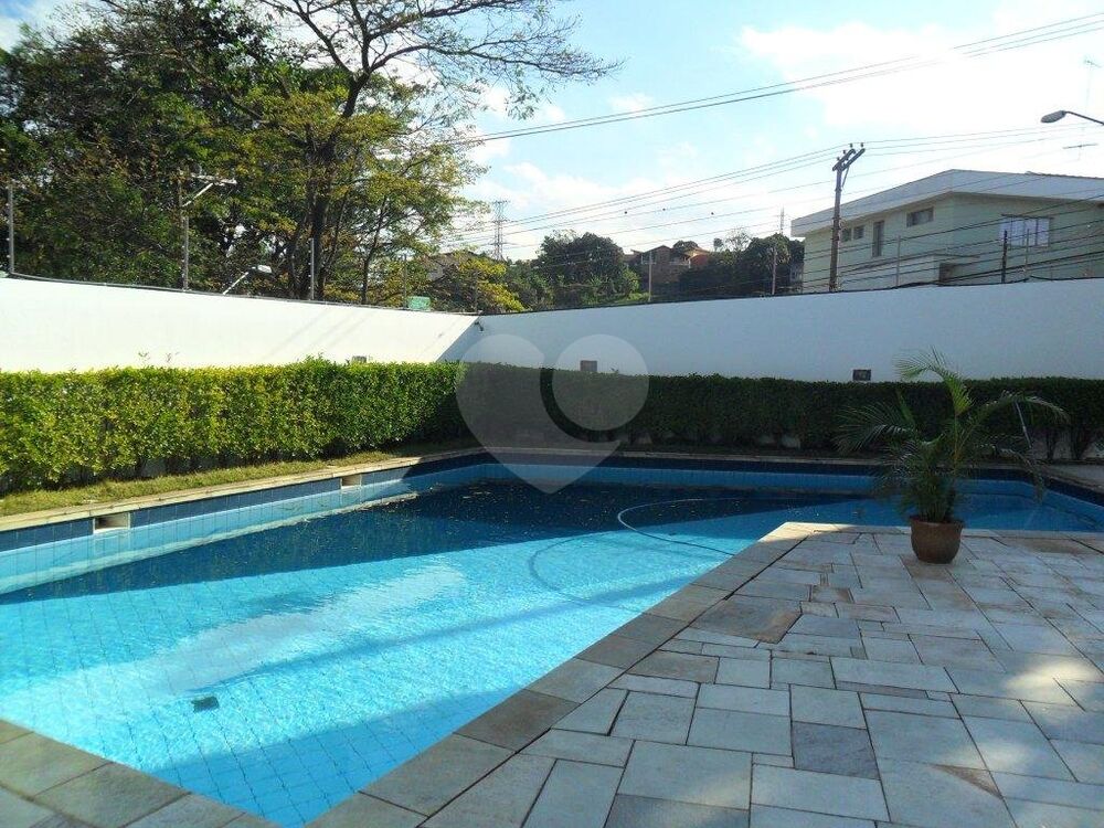 Sobrado à venda com 4 quartos, 556m² - Foto 1