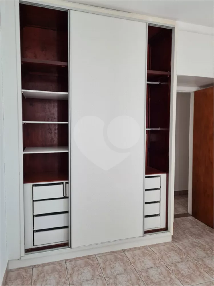 Apartamento à venda com 2 quartos, 70m² - Foto 3