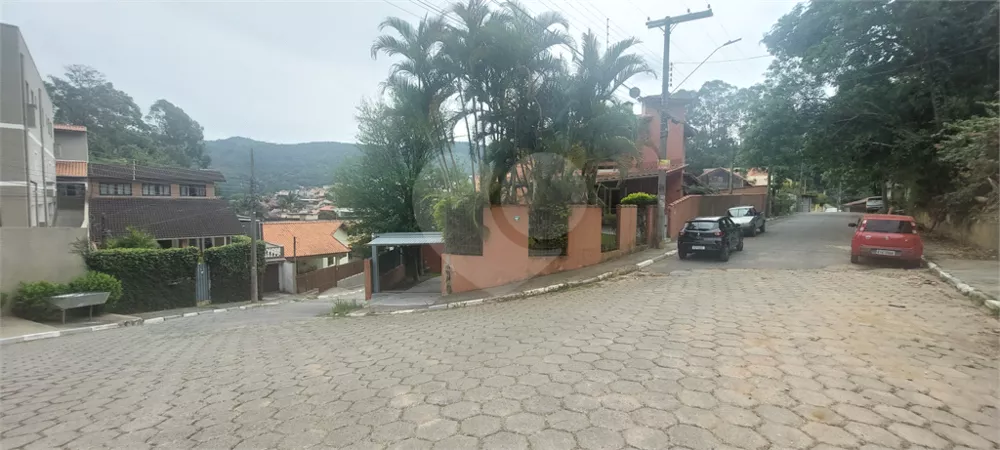 Sobrado à venda com 4 quartos, 272m² - Foto 2