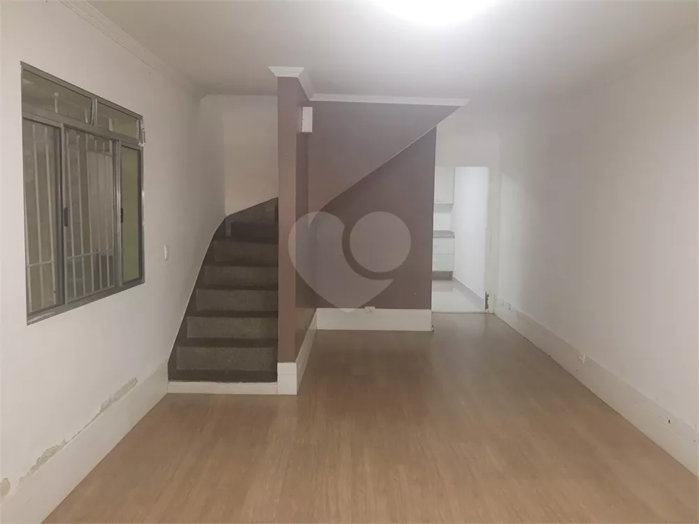 Sobrado à venda com 3 quartos, 250m² - Foto 1