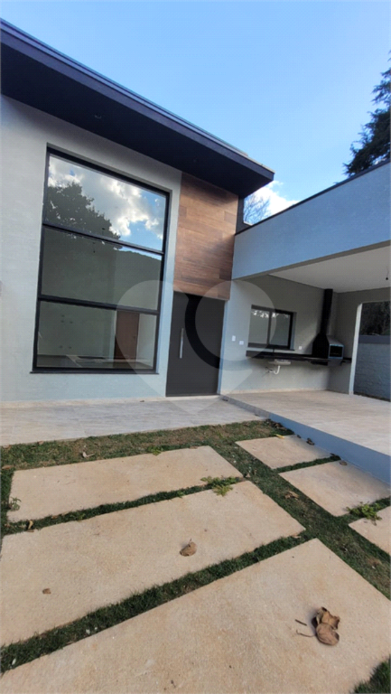 Casa à venda com 3 quartos, 135m² - Foto 1