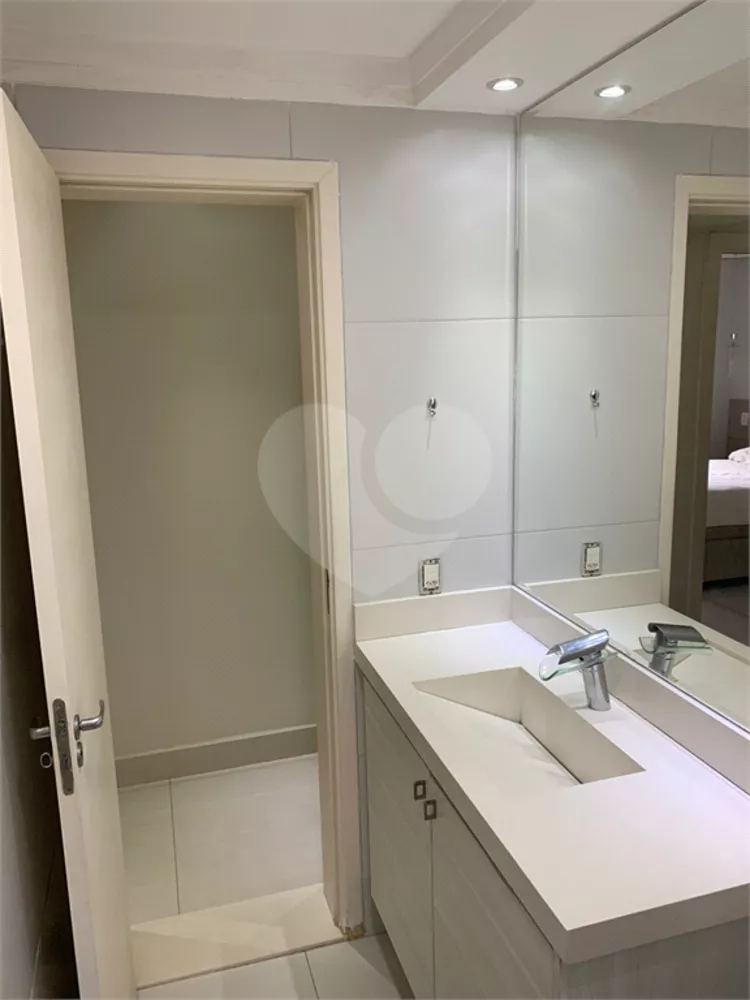 Apartamento à venda com 3 quartos, 107m² - Foto 2