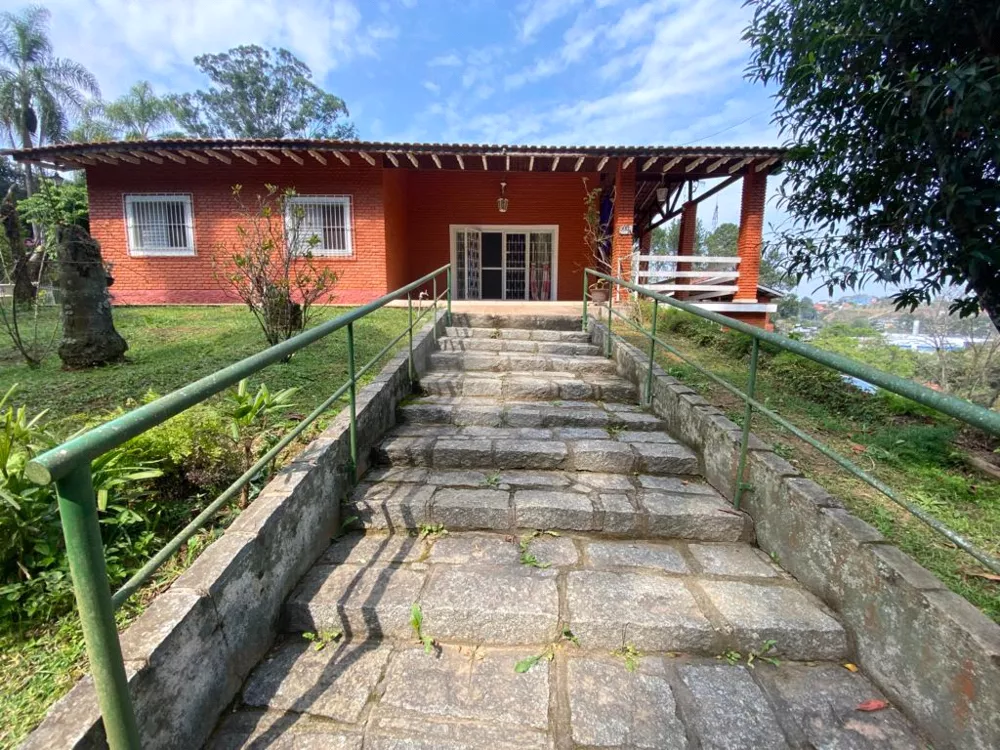 Fazenda à venda com 6 quartos, 271m² - Foto 1