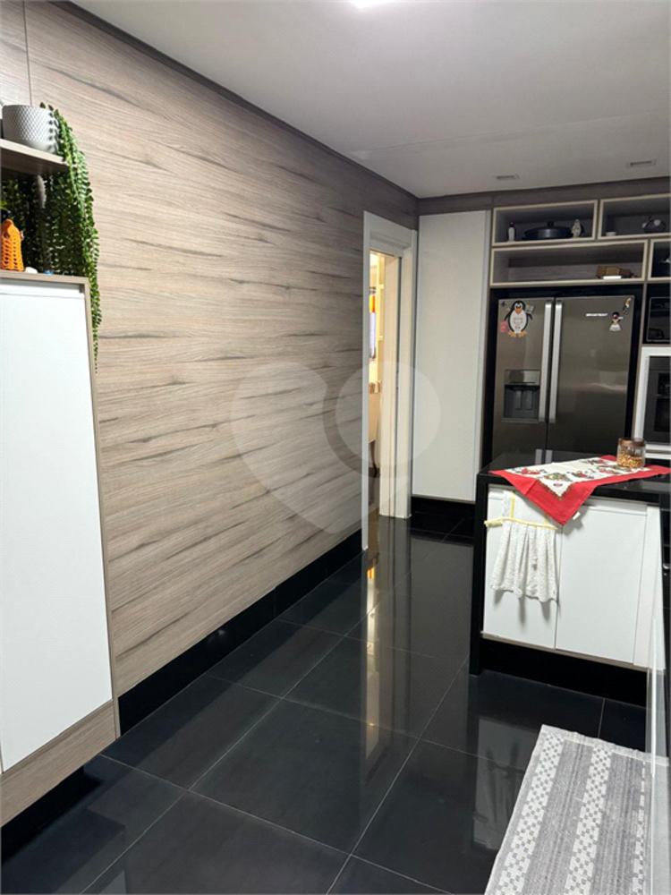 Apartamento à venda com 3 quartos, 200m² - Foto 12