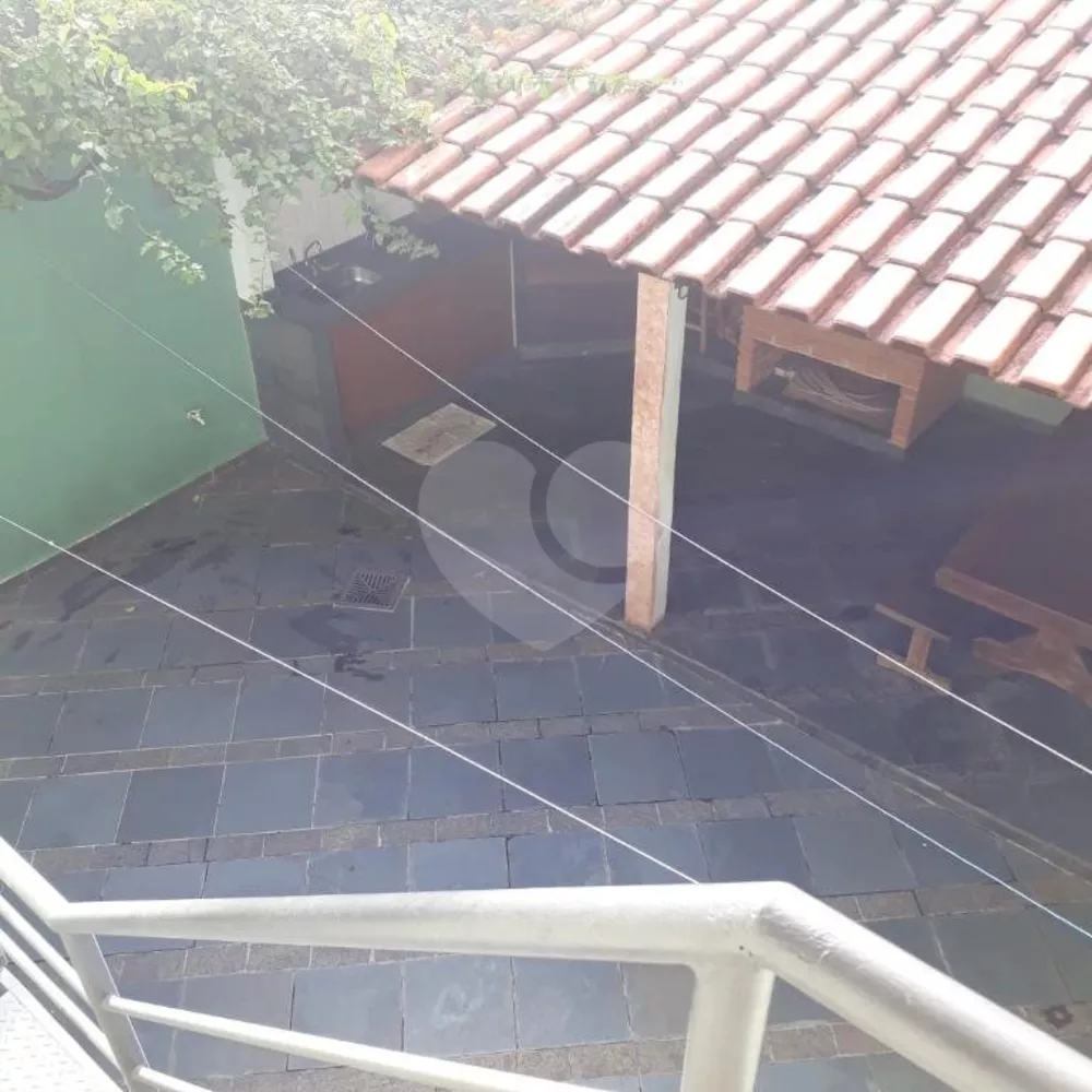 Sobrado à venda com 3 quartos, 250m² - Foto 1