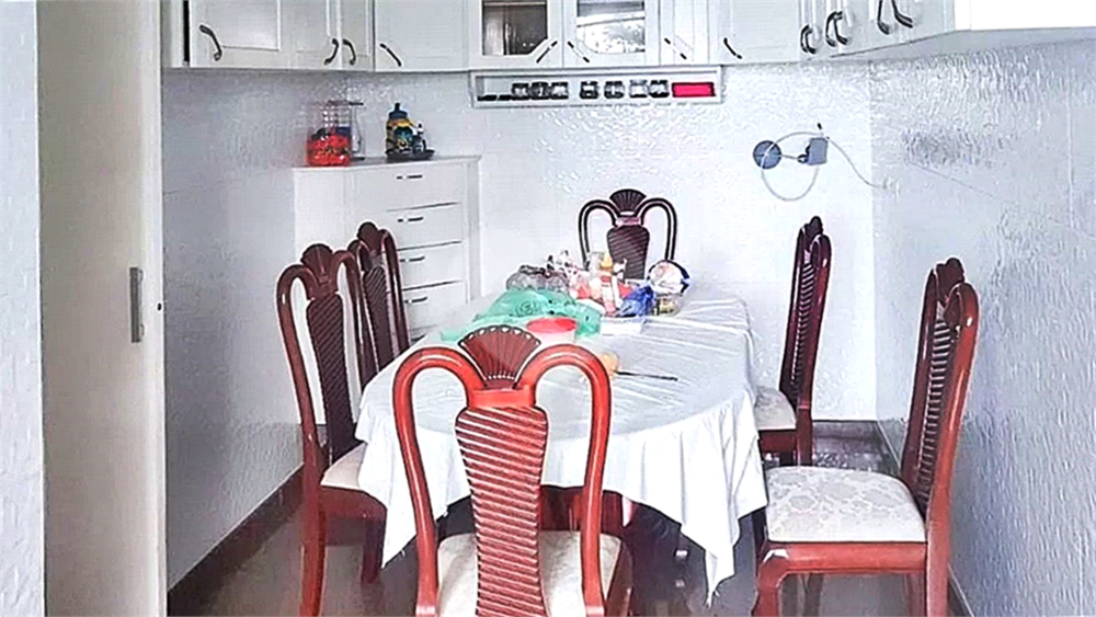 Apartamento à venda com 3 quartos, 180m² - Foto 1